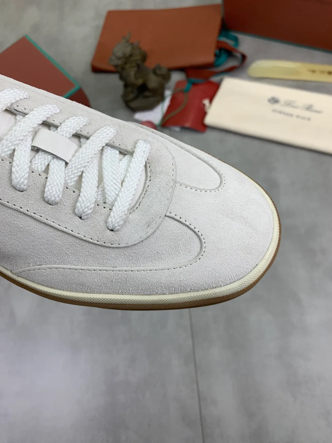 Men's men's shoes 💰P580 New model 💰 The latest casual shoes Loro Piana 💯 Top grade 💯 Buy the original copy 💯 Founded the existing Loro Piana company on April 24, 1924. It is the sixth generation of family operation, providing the best quality products to customers who are discerning about taste and quality. Imported original fly woven fabric with cowhide fabric, plain calfskin lining, hand-stitched thread with cowhide feet, original packaging, high-end outsole, size: 38-45 (customized for 46), 8️⃣ colors available